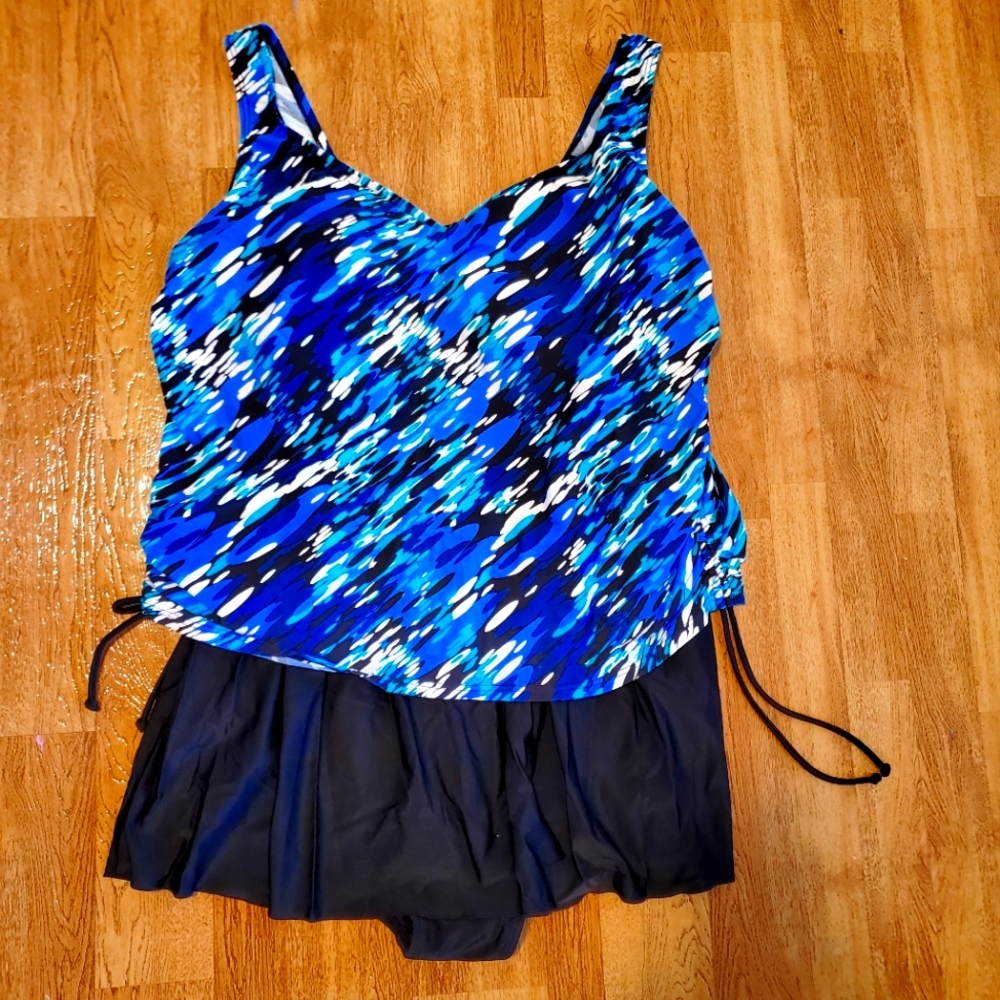 Women's plus size, 24W tankini style one piece swimwear